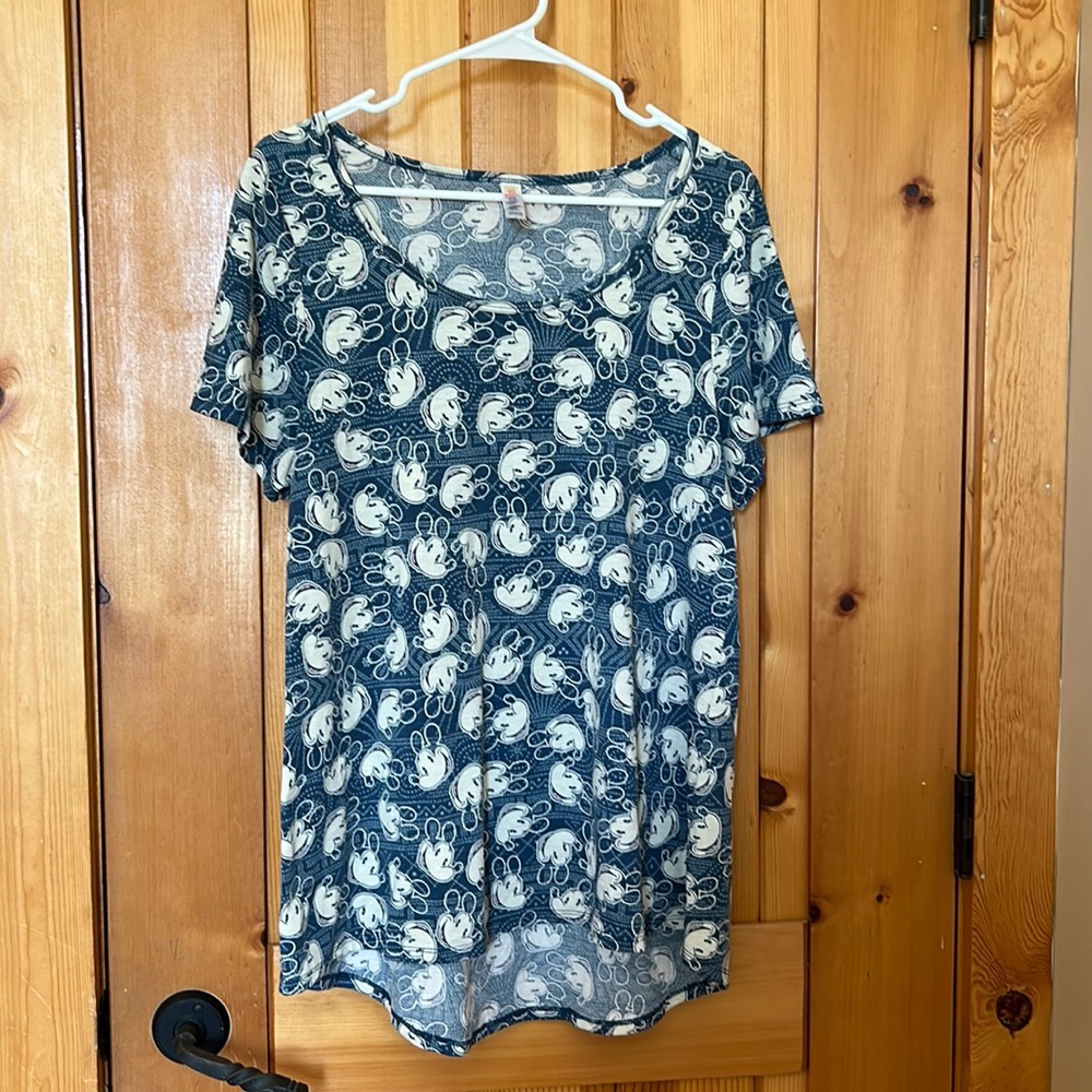 Lularoe Classic tee X Disney in adorable Mickey Mouse pattern 💙💗